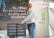 Johan Velting enjoying a small demonstration on his Workstep.